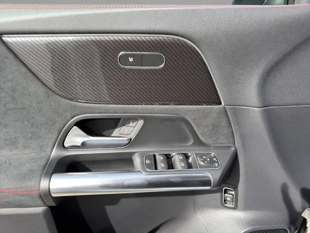 MERCEDES-BENZ GLA 250 4MATIC Swiss Star