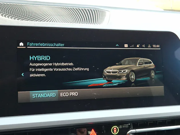 BMW 330e x DriveTouring Steptronic