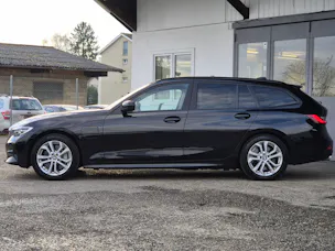 BMW 330e x DriveTouring Steptronic