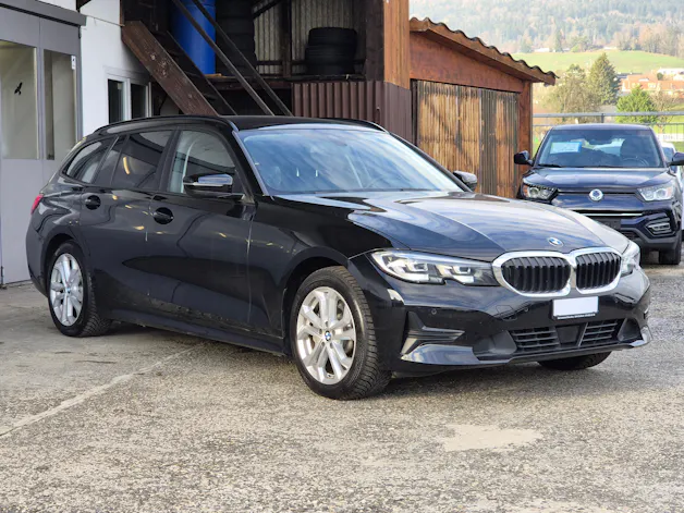 BMW 330e x DriveTouring Steptronic