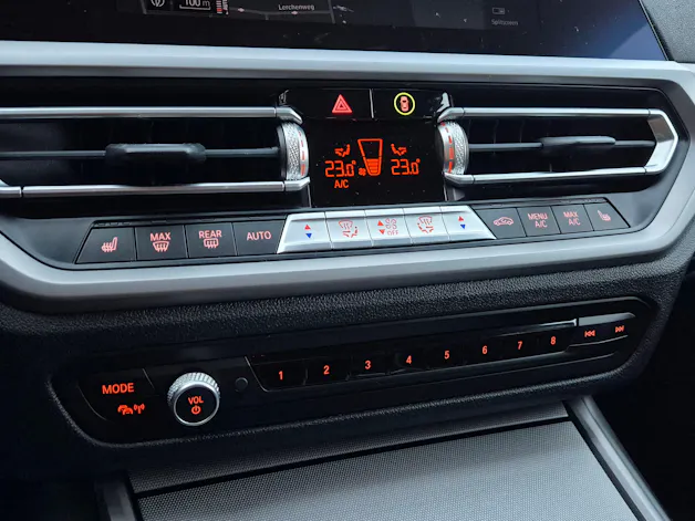 BMW 330e x DriveTouring Steptronic