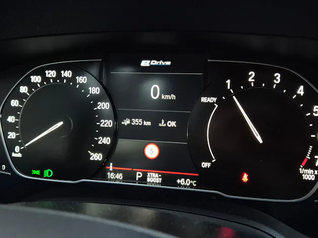 BMW 330e x DriveTouring Steptronic