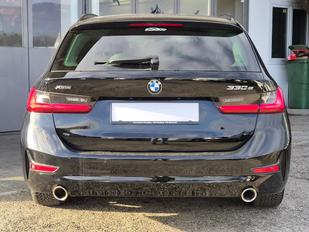 BMW 330e x DriveTouring Steptronic