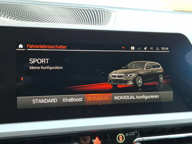 BMW 330e x DriveTouring Steptronic