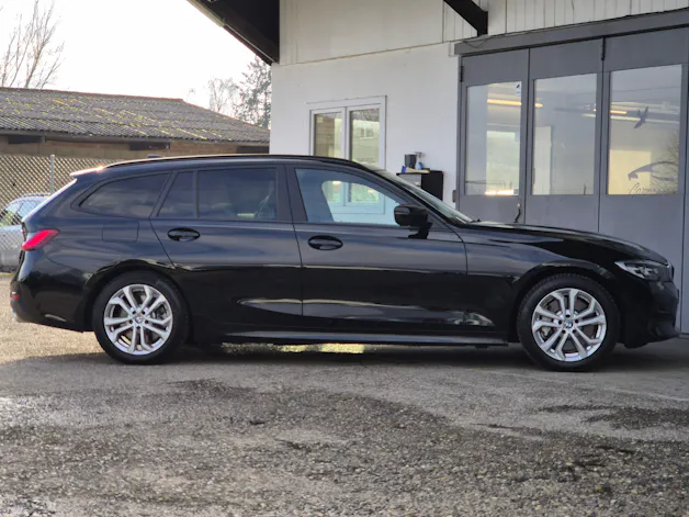 BMW 330e x DriveTouring Steptronic