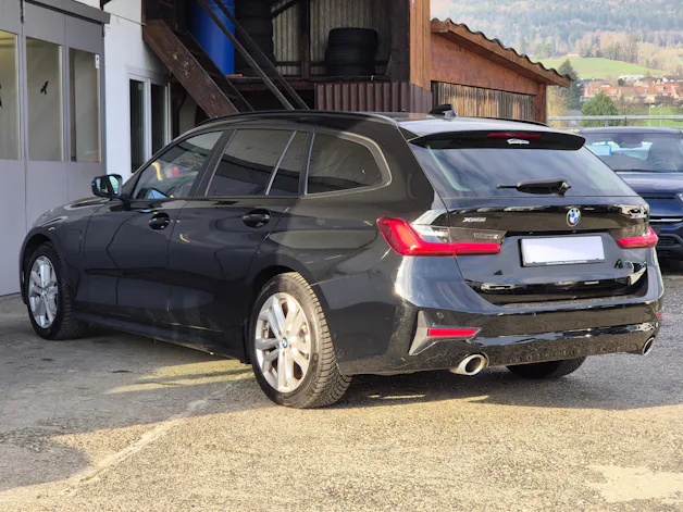 BMW 330e x DriveTouring Steptronic