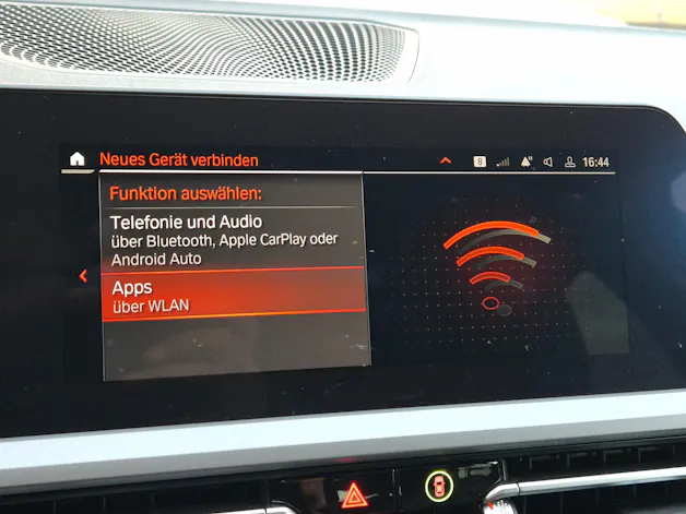 BMW 330e x DriveTouring Steptronic