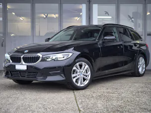 BMW 330e x DriveTouring Steptronic