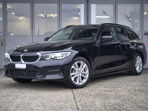 BMW 330e x DriveTouring Steptronic