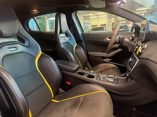 MERCEDES-BENZ GLA 45 AMG Yellow Night Edition 4Matic 7G-DCT