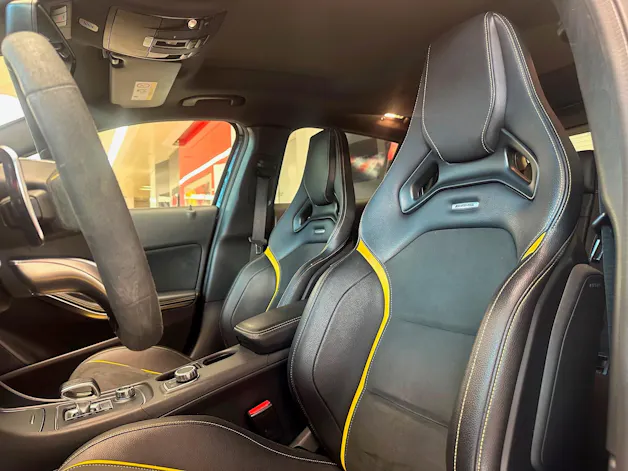 MERCEDES-BENZ GLA 45 AMG Yellow Night Edition 4Matic 7G-DCT