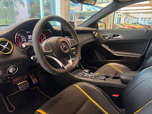 MERCEDES-BENZ GLA 45 AMG Yellow Night Edition 4Matic 7G-DCT