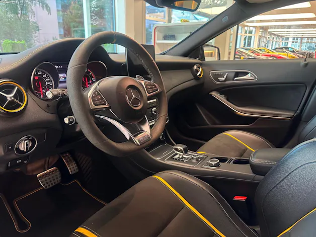 MERCEDES-BENZ GLA 45 AMG Yellow Night Edition 4Matic 7G-DCT