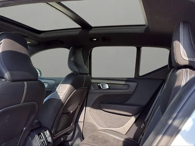 VOLVO XC40 P8 AWD Pure Electric R-Design