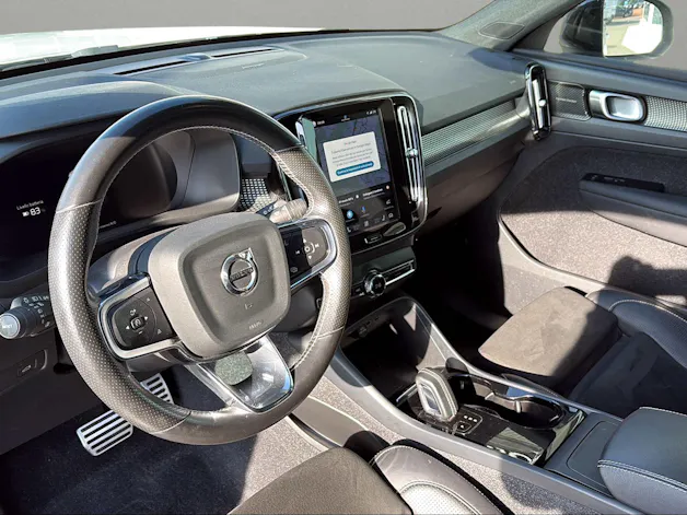 VOLVO XC40 P8 AWD Pure Electric R-Design