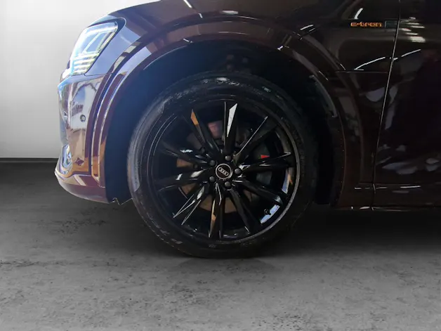 AUDI e-tron S quattro