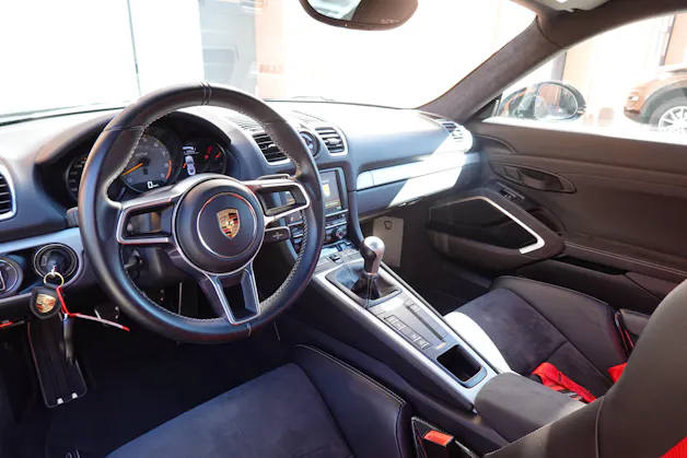 PORSCHE Cayman GT4 - "CH Auto * Porsche Approved 05.28 * Pack Clubsport * Pack Sport Chrono * Sièges 918 * Alcantara * Phares LED"