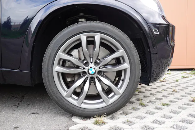 BMW X5 xDrive M50d "* CH Auto * Pack M * Caméra de Recul * Volant M * Sièges Sport Elect. Mém * Navigation Profess *"