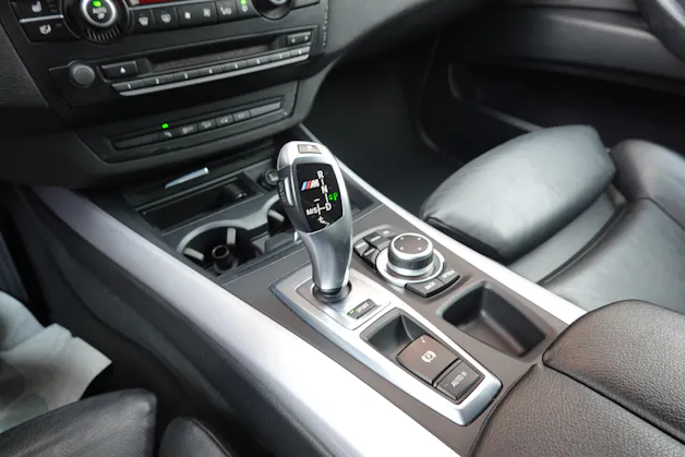 BMW X5 xDrive M50d "* CH Auto * Pack M * Caméra de Recul * Volant M * Sièges Sport Elect. Mém * Navigation Profess *"