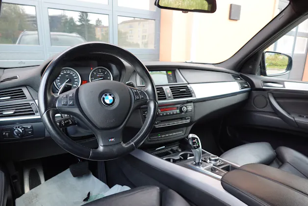 BMW X5 xDrive M50d "* CH Auto * Pack M * Caméra de Recul * Volant M * Sièges Sport Elect. Mém * Navigation Profess *"