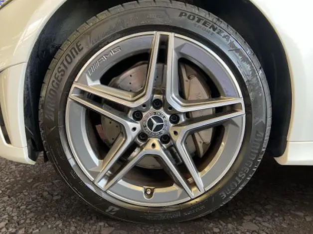 MERCEDES-BENZ C 300 e AMG Line 4Matic