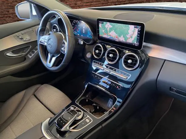 MERCEDES-BENZ C 300 e AMG Line 4Matic