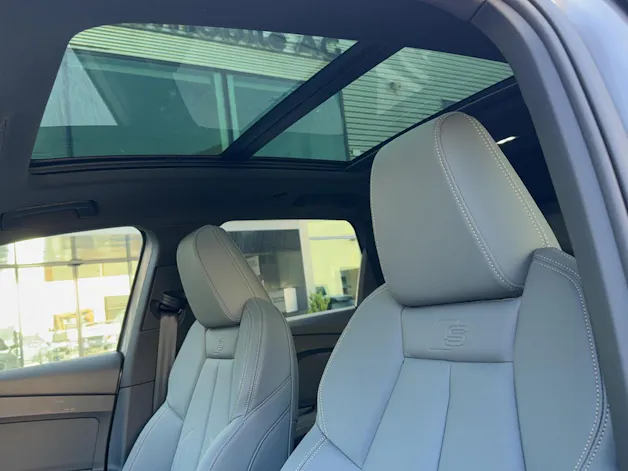 AUDI Q4 e-tron 50 quattro