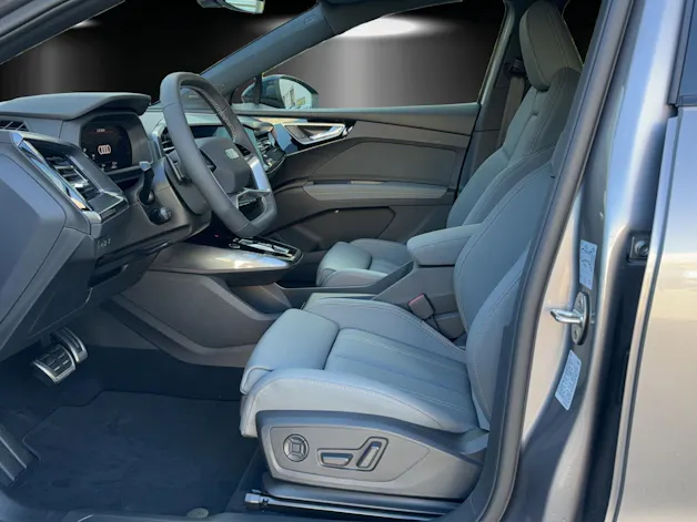 AUDI Q4 e-tron 50 quattro