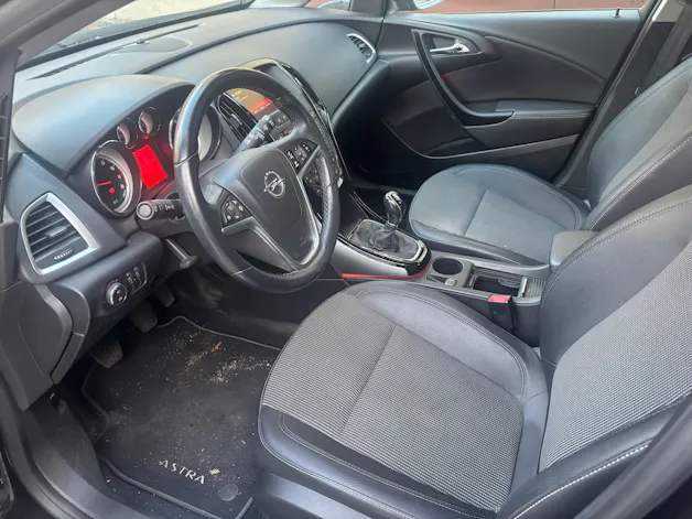 OPEL Astra 1.4i 16V Turbo Cosmo