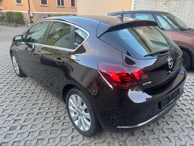 OPEL Astra 1.4i 16V Turbo Cosmo
