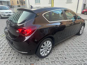 OPEL Astra 1.4i 16V Turbo Cosmo mit MFK