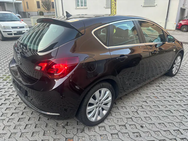 OPEL Astra 1.4i 16V Turbo Cosmo