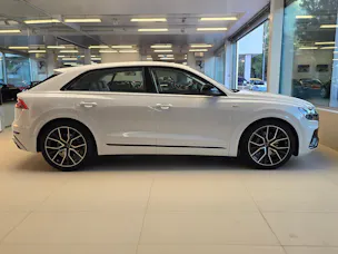 AUDI Q8 55 TFSI quattro tiptronic