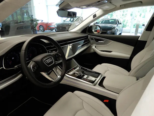 AUDI Q8 55 TFSI quattro tiptronic