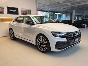 AUDI Q8 55 TFSI quattro tiptronic
