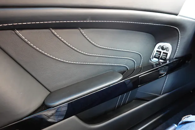 ASTON MARTIN V8 Vantage 4.7 S SP10 - "CH Véhicule * Full Entretien Aston * intérieur cuir noir * Phares xenon * Son Bang&Olufsen"