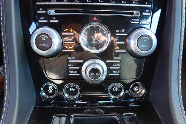ASTON MARTIN V8 Vantage 4.7 S SP10 - "CH Véhicule * Full Entretien Aston * intérieur cuir noir * Phares xenon * Son Bang&Olufsen"