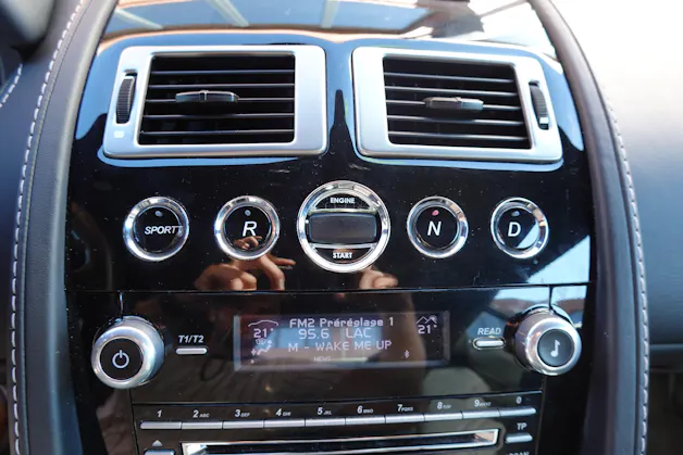 ASTON MARTIN V8 Vantage 4.7 S SP10 - "CH Véhicule * Full Entretien Aston * intérieur cuir noir * Phares xenon * Son Bang&Olufsen"