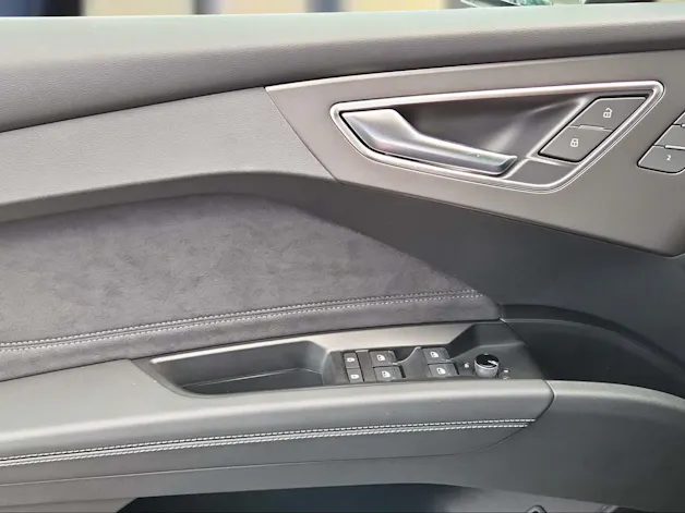 AUDI Q4 Sportback e-tron quattro performance Swiss Ski Tamboragrau Metallic