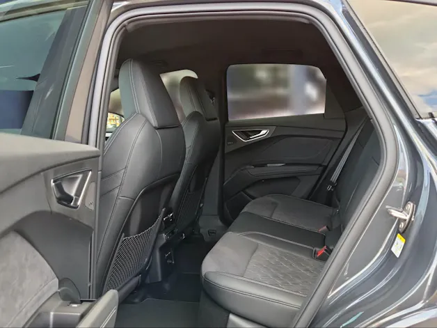 AUDI Q4 Sportback e-tron quattro performance Swiss Ski Tamboragrau Metallic