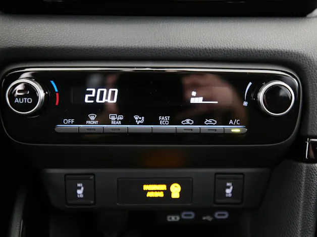 Toyota Yaris 1.5 VVT-i HSD Trend