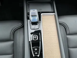 VOLVO XC60 2.0 T8 TE Ultra Dark eAWD