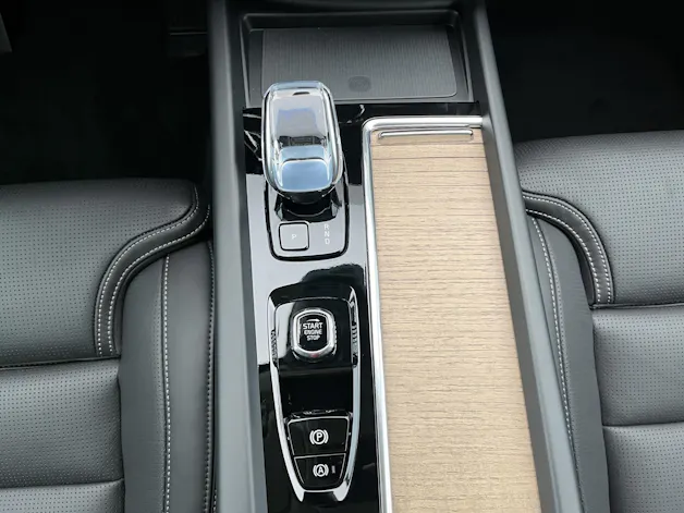 VOLVO XC60 2.0 T8 TE Ultra Dark eAWD