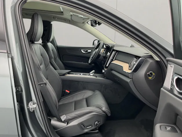 VOLVO XC60 2.0 T8 TE Ultra Dark eAWD