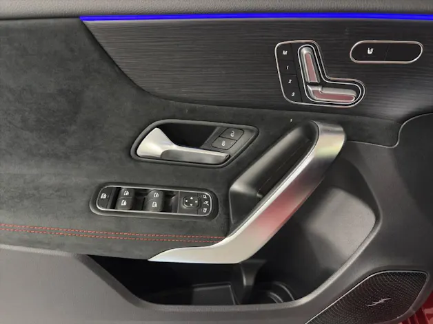 MERCEDES-BENZ A 250 AMG Line 4Matic