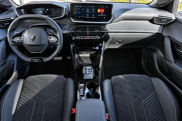 PEUGEOT 208 e-GT