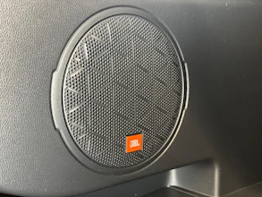 https://vehicle.imgix.net/4487062/c2ecec70-6227-4782-a6ca-1afc74071511.jpg