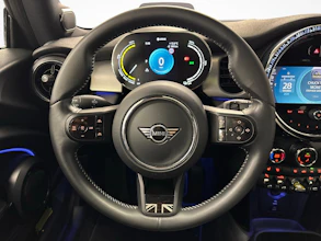 https://vehicle.imgix.net/4487072/4204b845-a814-473a-b21a-200e0a1c24d9.jpg