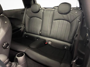 https://vehicle.imgix.net/4487072/a4dd8e59-262a-4165-99e1-bd5bcb0a1b18.jpg