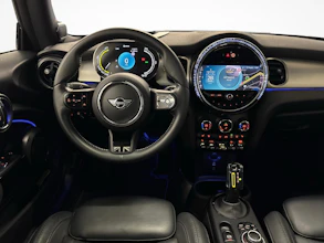 https://vehicle.imgix.net/4487072/e46668bc-2c98-492c-a3c4-e714a6cc4043.jpg